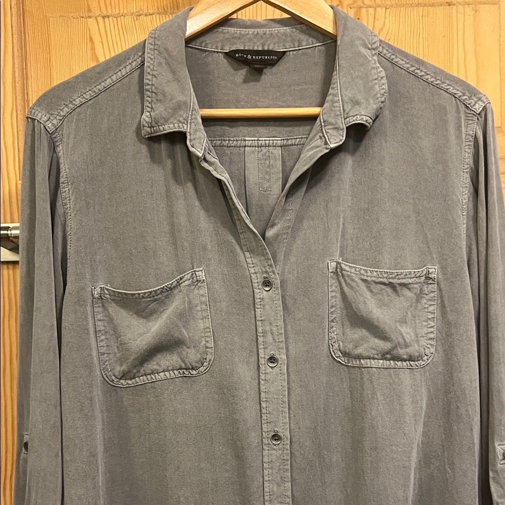Rock and Republic Woman’s Charcoal Button-Up Long Sleeve Shirt Rayon Sz XL